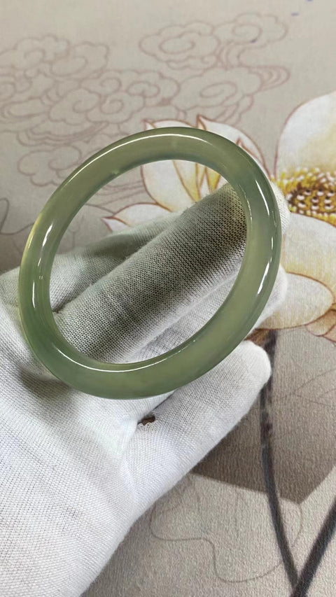 Gelang Hijau Es Giok Cui Giok Alami & nbsp; Ukuran 55-57mm Ukuran 56.2mm Lebar Sisi 8.2mm Giok terjadi secara alami Pola acak Pajak Pengiriman Sudah Termasuk