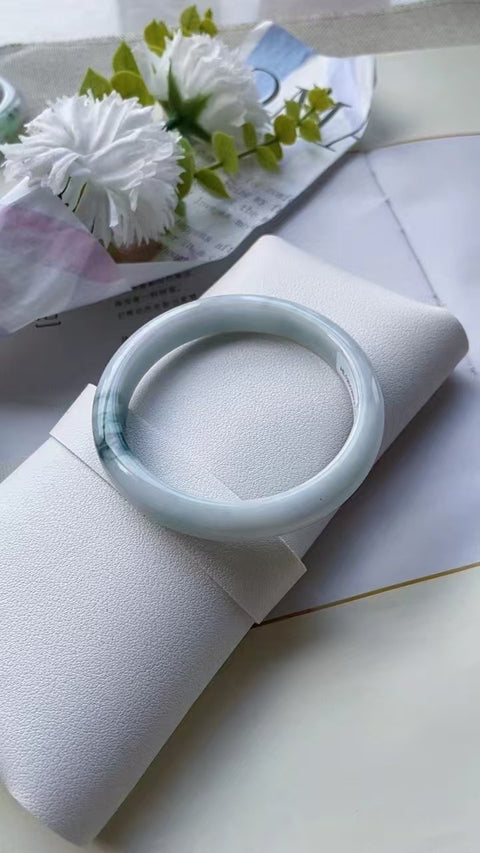 Gelang barang dari batu giok alami Bahan lubang tua Bagian bawah halus dan hangat Ukuran 60mm Batu giok secara alami memiliki pola acak Termasuk pajak pengiriman