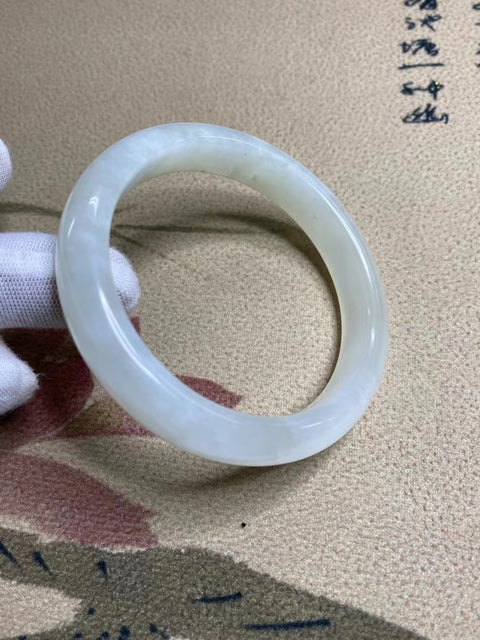 Gelang Giok Cui Alami Ukuran 59-61mm Ukuran 60.7mm Lebar Sisi 12.6mm Giok terjadi secara alami Pola acak termasuk pajak pengiriman
