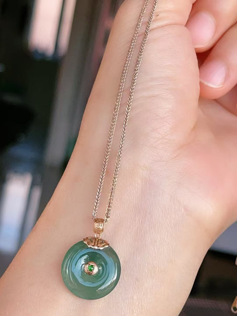 Kalung Jadeite Alami Pengaturan Emas 18k Ukuran 18.4mm Tebal 5mm Tekstur Jernih Jernih Gaya Cantik Tugas Berat Sudah termasuk pajak pengiriman.