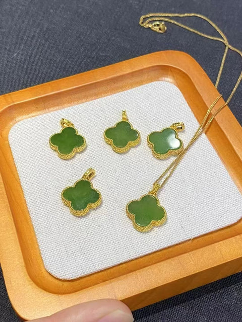 Kalung Semanggi Jasper Alami Pengaturan Emas 18k Rantai Perak Gratis Ukuran 16mm Gaya Cantik & Cantik; Kualitas Giok Halus dan Hangat Sudah Termasuk Pajak Pengiriman