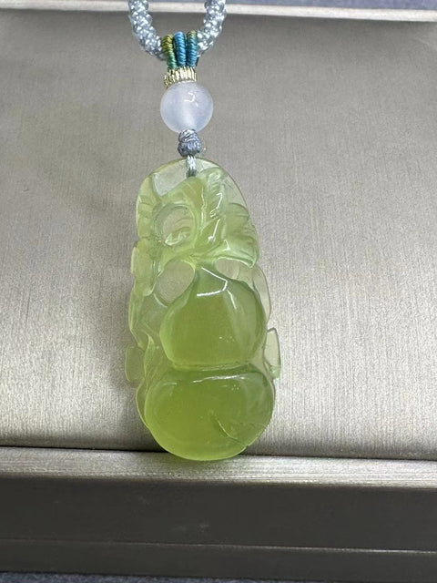 Liontin Labu Giok Cui Giok Alami Ukuran 35 * 17mm Tebal 9mm Giok yang diukir dengan indah itu halus dan hangat Sudah termasuk pajak pengiriman.