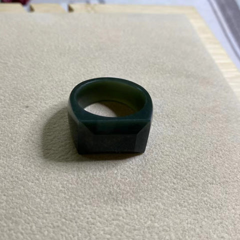 Giok Pemicu Giok Hetian Alami baik-baik saja dan hangat Ukuran 21-22mm Termasuk pajak pengiriman.