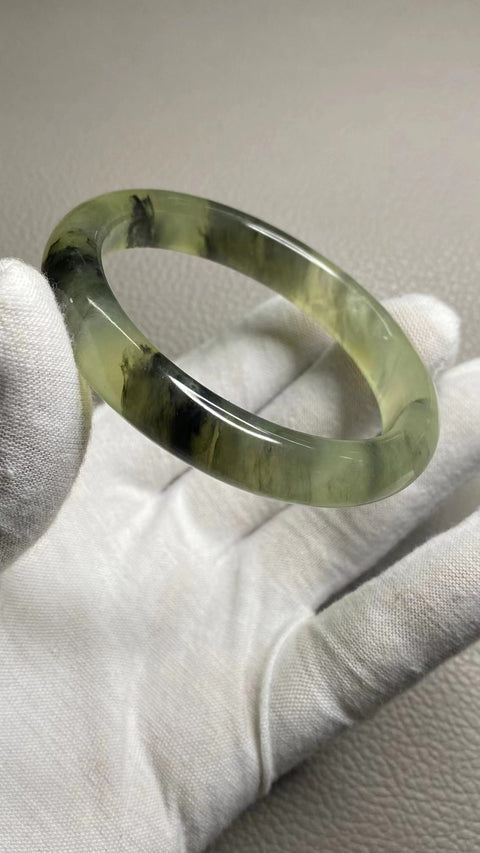 Gelang Tinta Giok Cui Alami Ukuran 55-57mm Ukuran 56.6mm Lebar Sisi 11.3mm Giok terjadi secara alami Pola acak Pengiriman dan pajak sudah termasuk.