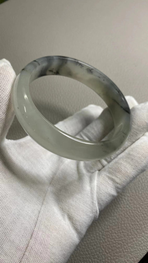 Gelang Tinta Giok Cui Giok bersih, halus dan hangat Ukuran 64-66mm Ukuran 65.4mm Lebar Samping 16.5mm Giok terbentuk secara alami Pola acak Termasuk ongkos kirim dan pajak.