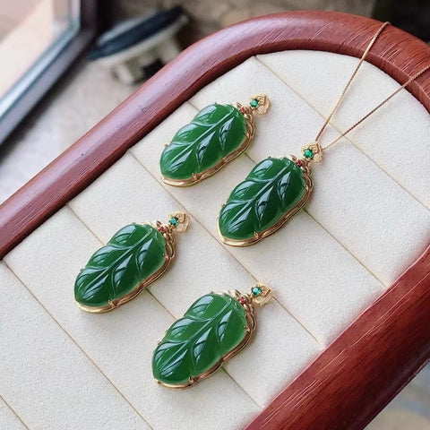 Kalung Giok Jasper Alami 18k Rose Gold Setting Ukuran 25.6 * 14mm Giok bersih, halus dan hangat Sudah termasuk pajak pengiriman.