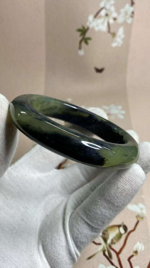 Gelang Tinta Giok Cui Alami Ukuran 60-62mm Ukuran 61.1mm Lebar Sisi 13.8mm Giok terjadi secara alami Pola acak termasuk pajak pengiriman