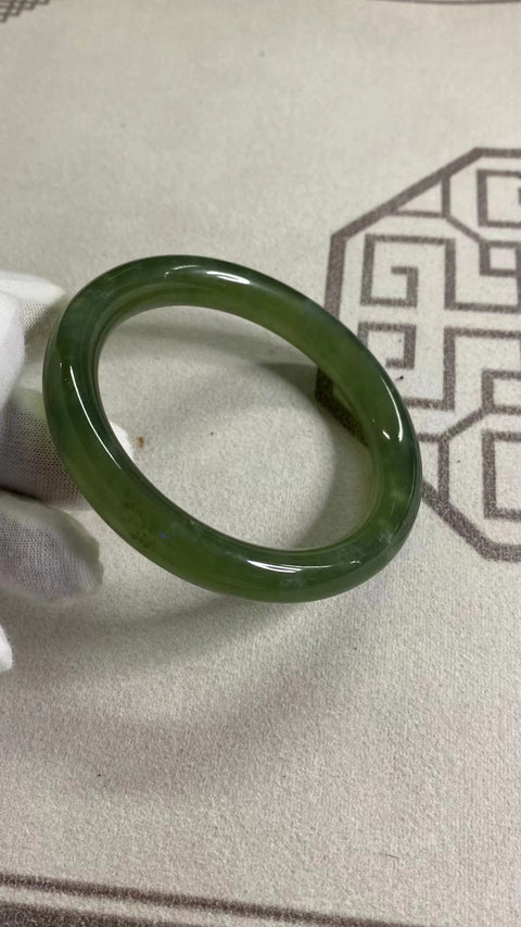 Gelang Hijau Es Giok Cui Giok Alami Ukuran 59-61mm Ukuran 60.8mm Lebar Samping 11.3mm Giok terjadi secara alami Pola acak termasuk pajak pengiriman