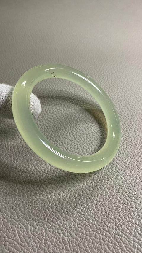 Gelang Es Giok Cui Giok Alami Ukuran 55-57mm Ukuran 56.9mm Lebar Sisi 8.8mm Giok ini semuanya terjadi secara alami Pola acak Termasuk pajak pengiriman.