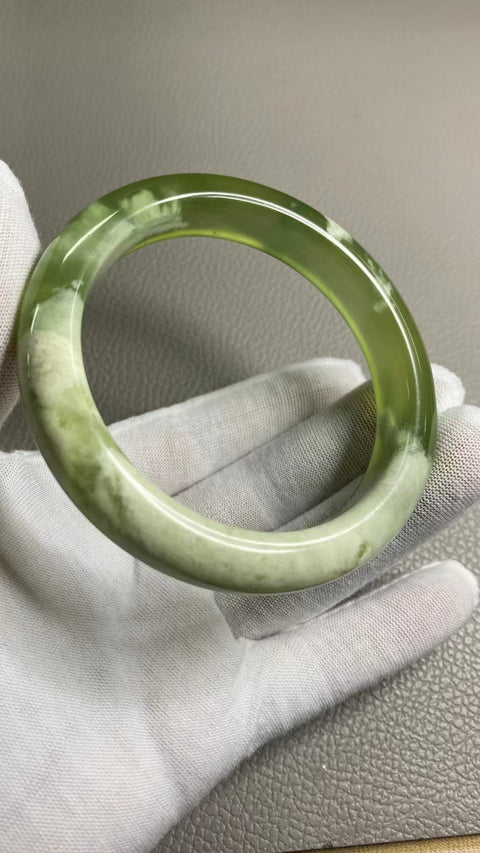 Gelang Gelang Milkcap Titi Giok Hijau Cui Giok Alami Ukuran 62-64mm Ukuran 63.5mm Lebar Sisi 13.5mm Giok terjadi secara alami Pola acak Termasuk Pajak Pengiriman