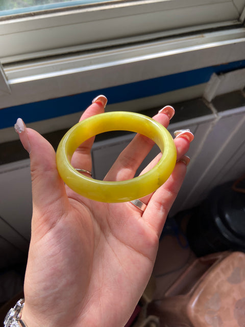 Gelang Bunga Emas Giok Cui Giok Alami Ukuran 59.5mm Giok ini bersih, halus dan hangat Giok ini terbentuk secara alami Pola-polanya acak Termasuk ongkos kirim dan pajak