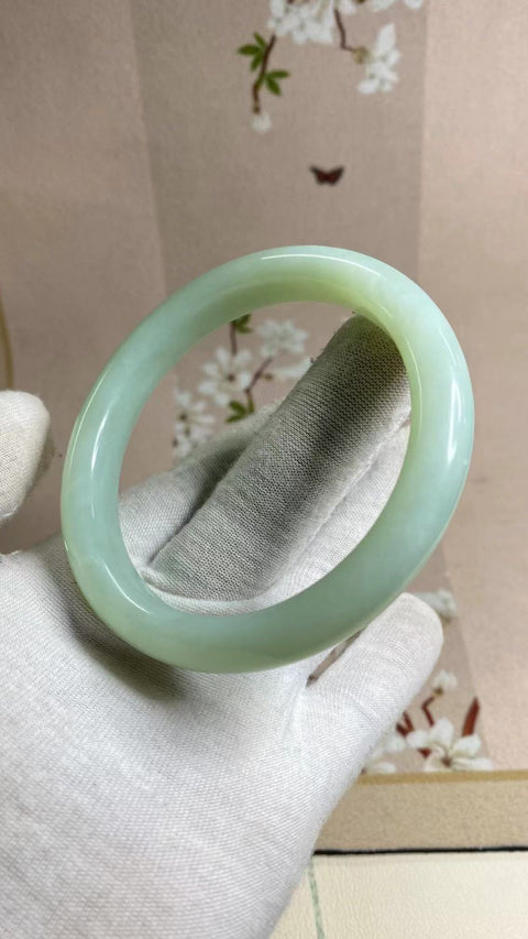 Gelang Air Biru Giok Cui Giok Alami Ukuran 63-65mm Ukuran 64.4mm Lebar Samping 11.3mm Giok terjadi secara alami Pola acak termasuk pajak pengiriman
