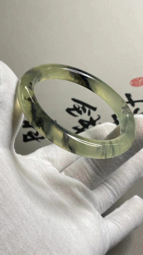 Gelang Tinta Giok Cui Alami di Atas Es Ukuran 56-58mm Ukuran 57.8mm Lebar Sisi 10mm Giok terjadi secara alami Pola acak Pengiriman dan pajak sudah termasuk.