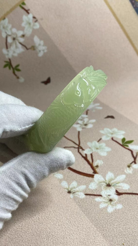 Gelang Bunga Teratai Batu Giok Cui Giok Berukir Ukuran 56-58mm Ukuran 57.4mm Lebar Sisi 18mm Giok terjadi secara alami Pola acak Pajak Pengiriman Termasuk