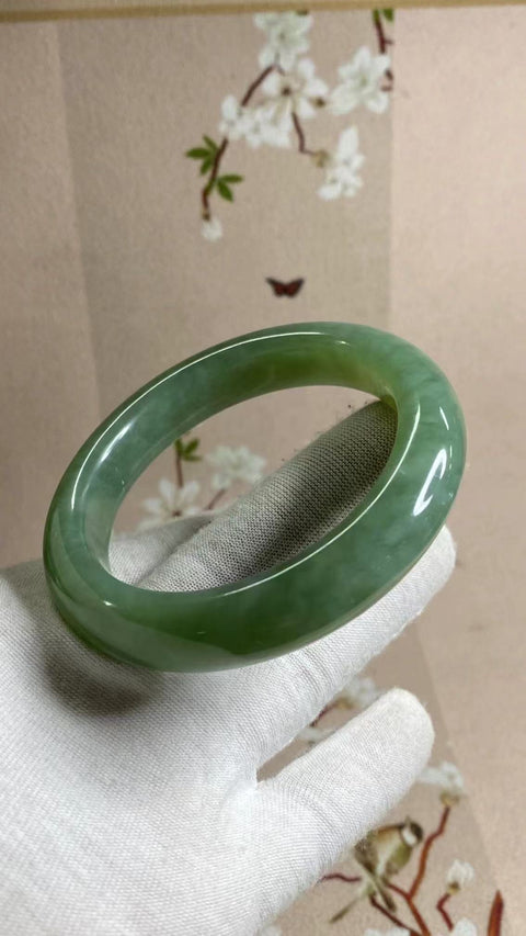 Gelang Bunga Terapung Air Biru Giok Cui Giok Alami Ukuran 57-59mm Ukuran 58.7mm Lebar Samping 12.9mm Batu giok semuanya muncul secara alami Polanya acak Sudah termasuk pajak pengiriman.