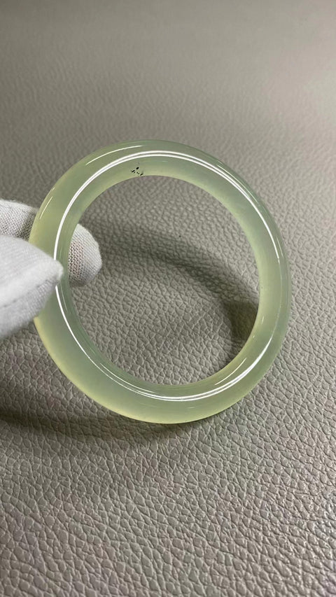 Gelang Es Giok Cui Giok Alami Ukuran 55-57mm Ukuran 56.9mm Lebar Sisi 8.8mm Giok ini semuanya terjadi secara alami Pola acak Termasuk pajak pengiriman.