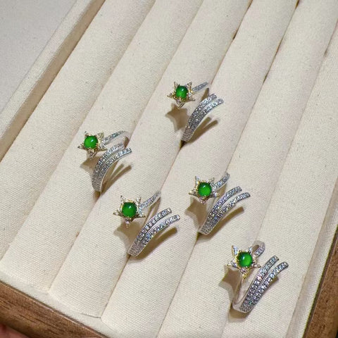 Cincin Bintang Giok Guatemala alami yang terbuat dari perak 925. Gioknya bersih, halus, dan hangat. Gayanya indah dan modis, cocok untuk segala acara. Sudah termasuk ongkos kirim dan pajak.