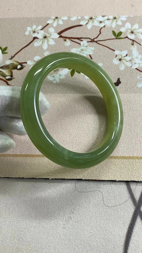 Gelang Hijau Kuning Giok Cui Alami Ukuran 57-59mm Ukuran 58.1mm Ukuran 12.4mm Giok semuanya terjadi secara alami Pola acak termasuk pajak pengiriman