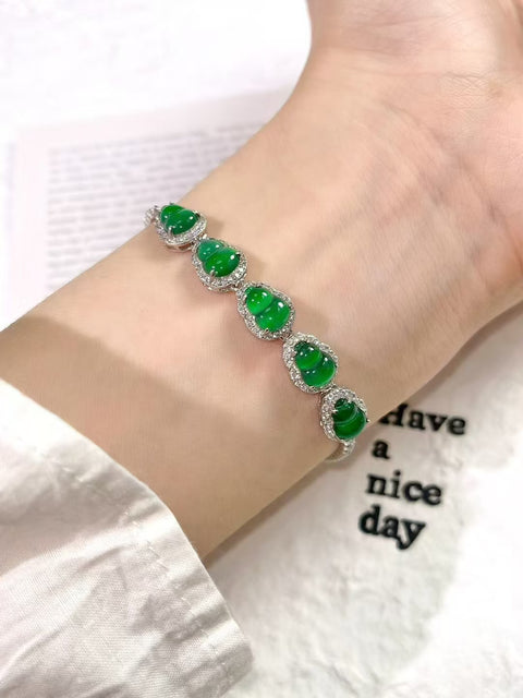 Gelang Labu Jadeite Alami yang terbuat dari perak 925, berwarna putih, melambangkan keberuntungan dan kemakmuran.