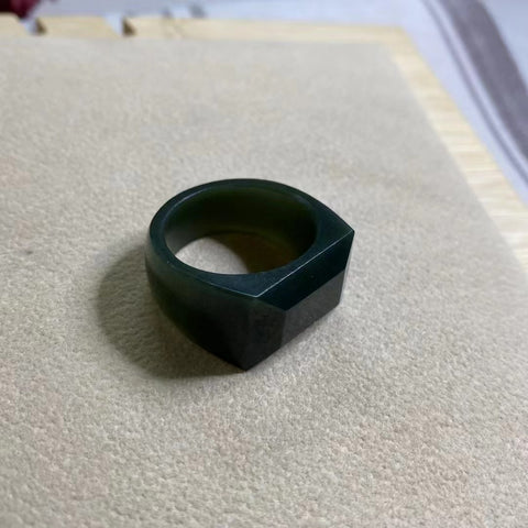 Giok Pemicu Giok Hetian Alami baik-baik saja dan hangat Ukuran 21-22mm Termasuk pajak pengiriman.