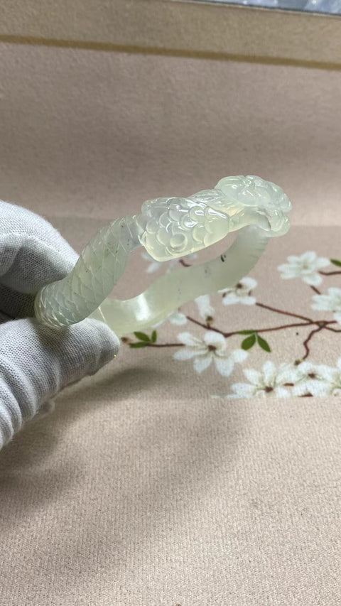 Gelang Bunga Ukiran Jenis Es Giok Cui Giok Alami Ukuran 60-62mm Ukuran 61mm & nbsp; Giok semua terjadi secara alami Pola acak Termasuk Pajak Pengiriman