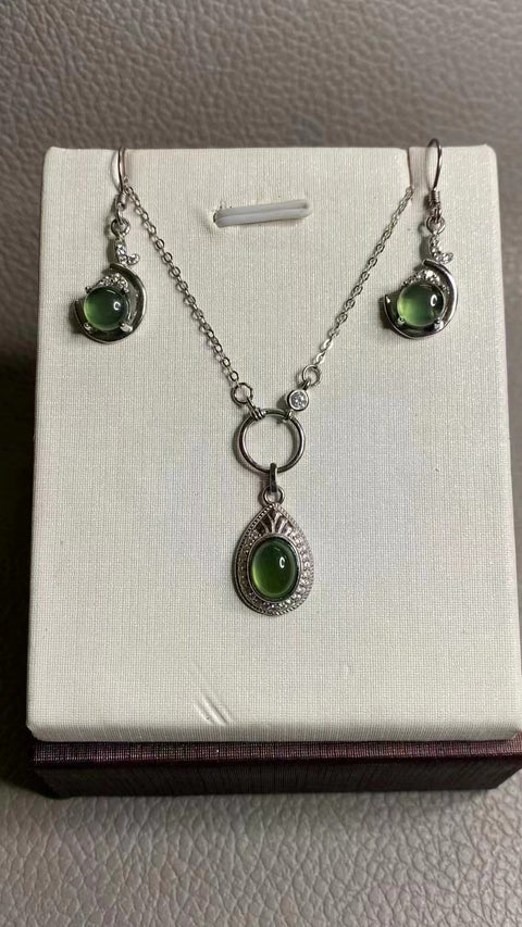 Giok Alam 180 Set 925 Anting Perak Kalung 6mm Kalung 7 * 9mm Giok bersih, halus, dan bergaya Termasuk pajak pengiriman