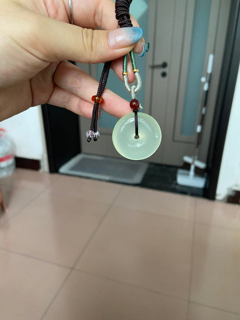 Giok Cui Alami dan Liontin Perdamaian Es Tembus Ukuran 32 * 9.5mm & nbsp; Giok bersih, halus dan hangat Termasuk pajak pengiriman.