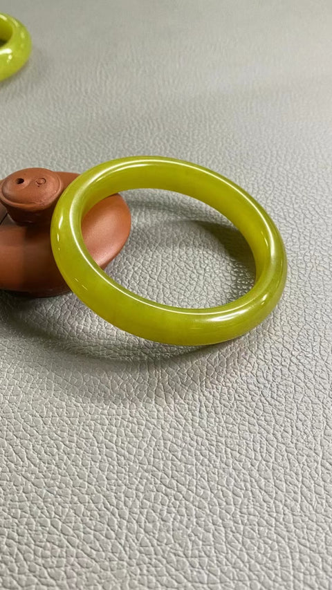 Gelang Bunga Emas Giok Cui Giok Alami Ukuran 57-59mm Ukuran 58.2mm Lebar Sisi 11.6mm Giok terjadi secara alami Pola acak Pengiriman dan pajak sudah termasuk.