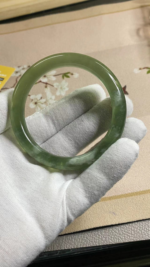 Gelang Giok Ciu Halus Ukuran 59-61mm Ukuran 60mm Lebar Sisi 11.5mm Giok semuanya terjadi secara alami Pola adalah acak Termasuk Pajak Pengiriman