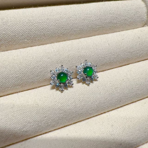 Anting Kepingan Salju Jadeite Alami yang terbuat dari perak 925 Ukuran sekitar 4mm Ukuran keseluruhan 8.2mm & nbsp; Gaya yang indah sudah termasuk pajak pengiriman.