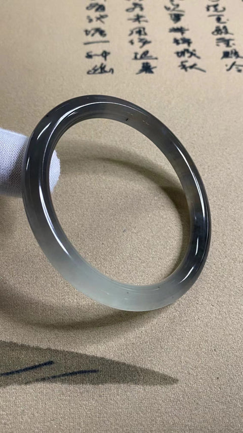 Gelang Strip Kecantikan Giok Cui Giok Gunung Jauh Dai Ukuran 59-61mm Ukuran 8.0mm Ukuran 60mm Batu giok semuanya terjadi secara alami Pola acak termasuk pajak pengiriman