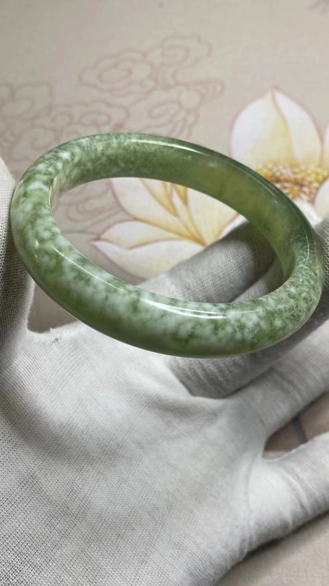 Gelang Gelang Milkcap Titi Giok Hijau Cui Giok Alami Ukuran 58-60mm Ukuran 59.7mm Lebar Samping 12.4mm Giok terjadi secara alami Pola acak termasuk pajak pengiriman