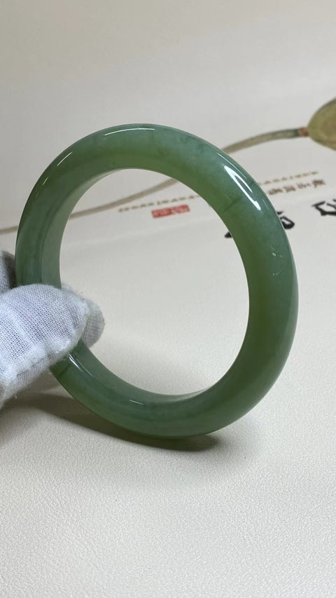 Gelang Giok Cui Alami Ukuran 58-60mm Ukuran 59.9mm Lebar Sisi 11.7mm Giok semuanya alami katakanlah prosesnya berpola acak Sudah termasuk pajak pengiriman