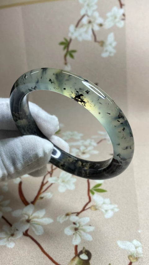 Gelang Tinta Giok Cui Alami Ukuran 56-58mm Ukuran 57.8mm Lebar Sisi 11.6mm Giok terjadi secara alami Pola acak Pengiriman dan pajak sudah termasuk.