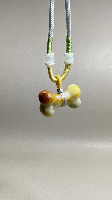 Bunga Giok Cui Giok Batu Giok Liontin Tulang Kecil Ukiran Tangan Ukuran 26 * 15mm Giok baik-baik saja dan hangat dengan pola yang indah Pengiriman dan pajak sudah termasuk.