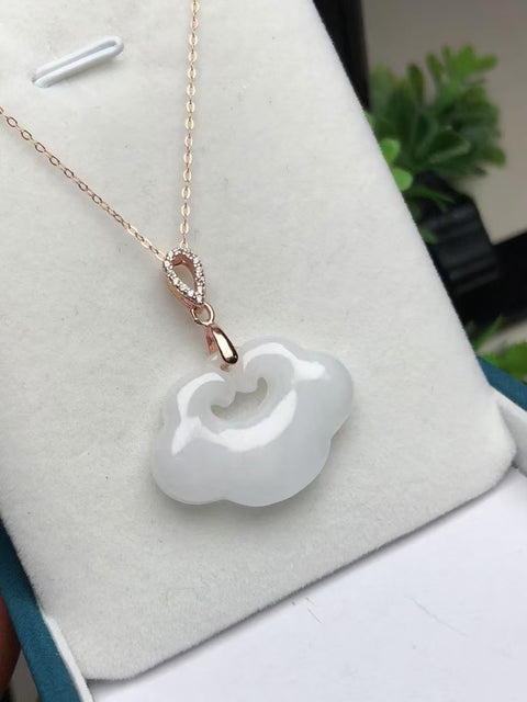 Kalung Kunci Awan Beruntung Jadeite Alami Ukiran Tangan Ukuran 27 * 19 * 5.2mm Sudah termasuk ongkos kirim dan pajak.