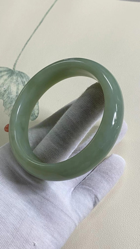 Gelang Seri Biru Giok Cui Alami, kaliber 65-67mm Ukuran 66.7mm Lebar 17.3mm Giok terjadi secara alami Pola acak termasuk pajak pengiriman