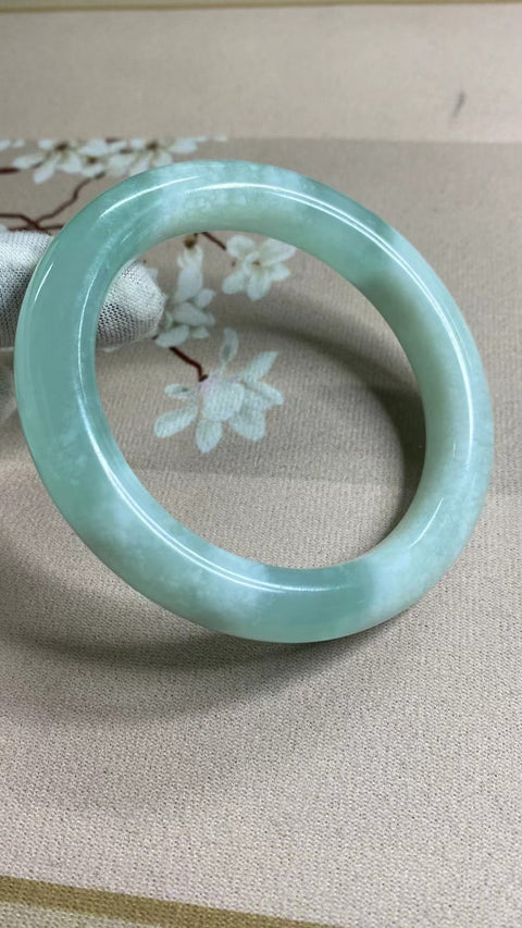 Gelang Giok Celestite Giok Cui Giok Alami Ukuran 61-63mm Ukuran 62.5mm Lebar Sisi 12.5mm Giok ini terbentuk secara alami dan polanya acak Sudah termasuk ongkos kirim dan pajak.