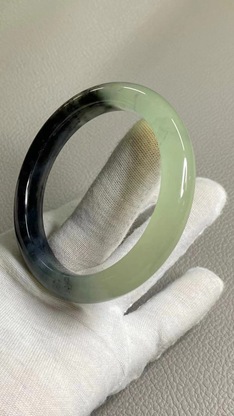 Gelang Percikan Tinta Ice Breed Giok Cui Jade Alami Ukuran 59-61mm Ukuran 60.3mm Lebar Sisi 11.3mm Giok semuanya muncul secara alami Pola pengiriman acak Pajak pengiriman sudah termasuk.