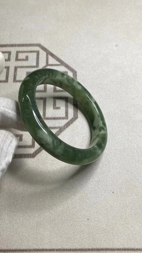 Gelang Hijau Penuh Giok Cui Alami Ukuran 61-63mm Ukuran 62.6mm Ukuran 12.8mm Giok semuanya terjadi secara alami Pola acak termasuk pajak pengiriman