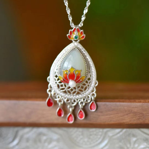 3278T Kalung Rumbai Rumbai Enamel Bunga Teratai Giok Hetian Giok Alami dari 925 Perak Ukuran 10 * 14mm Giok bersih dan halus serta hangat Sudah termasuk ongkos kirim dan pajak