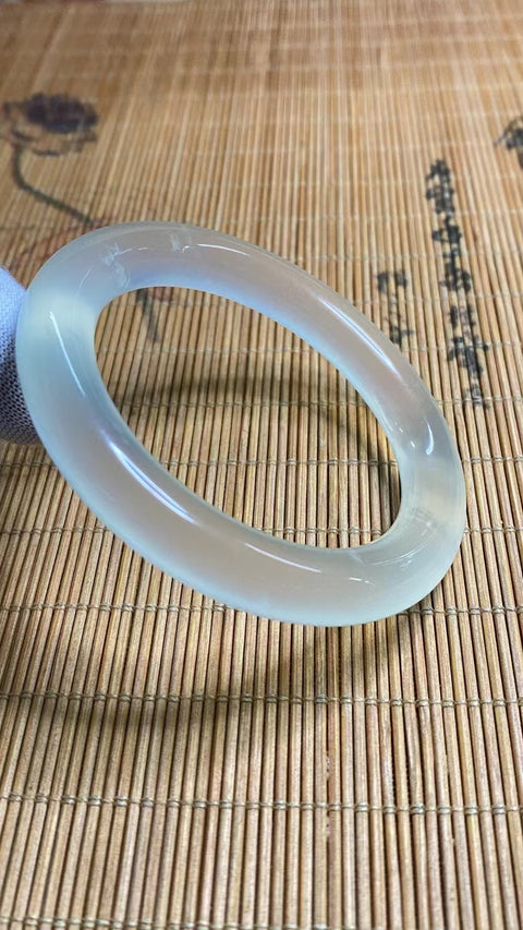 Gelang Badai Salju Bawah Es Giok Cui Giok Alami Ukuran 52-54mm Ukuran 53.1mm Lebar Sisi 9.8mm Giok semuanya muncul secara alami Pola pengiriman acak Pajak pengiriman sudah termasuk.