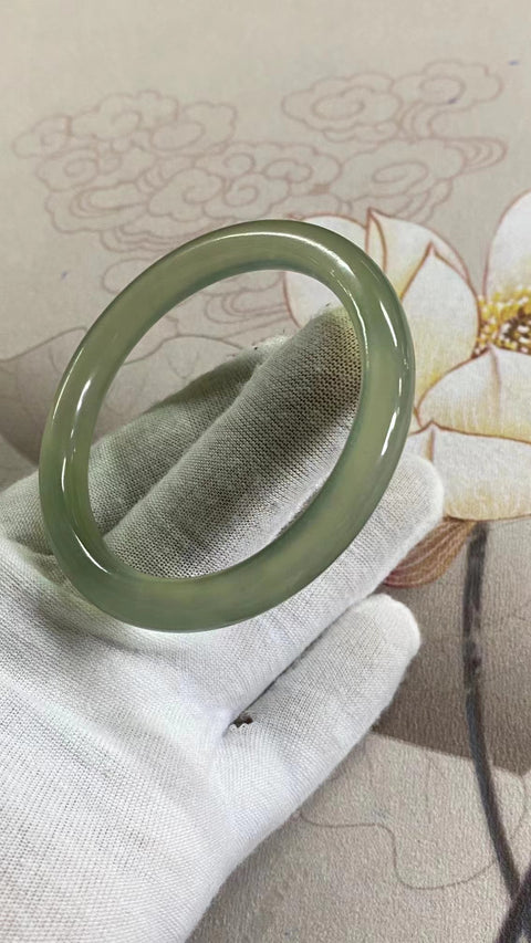 Gelang Hijau Es Giok Cui Giok Alami & nbsp; Ukuran 55-57mm Ukuran 56.2mm Lebar Sisi 8.2mm Giok terjadi secara alami Pola acak Pajak Pengiriman Sudah Termasuk