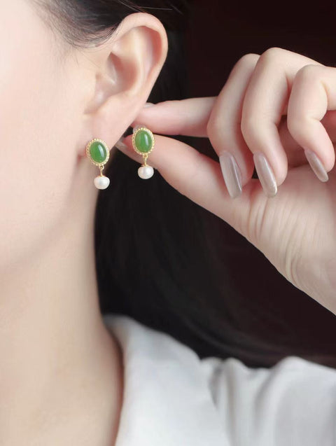 Anting bunga jasper alami berdaun empat, sentuhan hijau cerah, pemandangan yang mengejutkan, gioknya bersih, menyegarkan dan halus, ukuran 6*8, termasuk ongkos kirim dan pajak