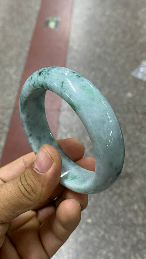 Gelang giok kelas A yang indah, bunga mengambang hijau pedas, sangat indah dalam kehidupan nyata, sangat hemat biaya, diameter 60mm, lebar sisi 16,8, batu alam dihasilkan secara alami, polanya acak, termasuk pengiriman dan pajak