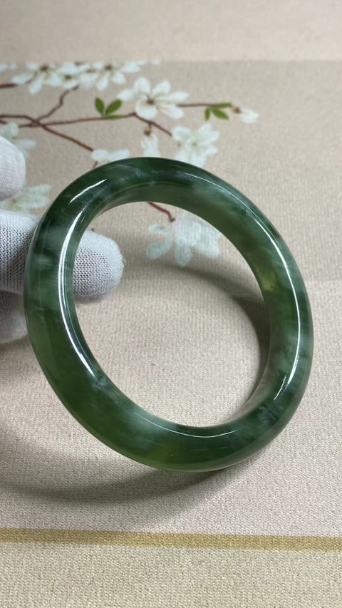 Gelang Topi Susu Cui Giok Tsingti Giok Halus Ukuran 58-60mm Ukuran 59.2mm & nbsp; Lebar Sisi 12mm Giok secara alamiah Pola acak Termasuk ongkos kirim dan pajak