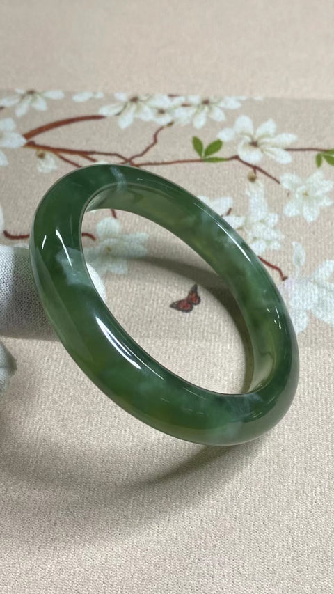 Gelang Gelang Milkcap Titi Giok Hijau Cui Giok Alami Ukuran 58-60mm Ukuran 59.3mm Lebar Samping 11.6mm Giok semuanya terjadi secara alami Pola acak termasuk pajak pengiriman