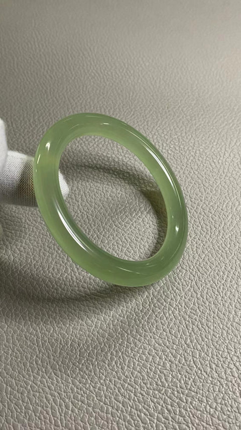 Gelang Es Giok Cui Giok Alami Ukuran 53-55mm Ukuran 54.5mm Lebar Sisi 8.3mm Giok ini semuanya terjadi secara alami Pola acak Termasuk pajak pengiriman.