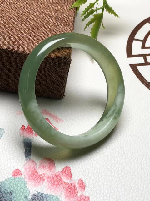 Gelang Giok Cui Alami & nbsp; Ukuran 52 * 13 * 7mm Giok terjadi secara alami Pola acak termasuk pajak pengiriman