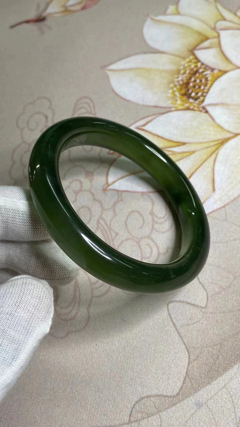 Gelang Giok Ciu Alami Ukuran 58-60mm Ukuran 59.8mm Lebar Sisi 12mm Giok secara alamiah Pola acak Pengiriman dan pajak sudah termasuk.